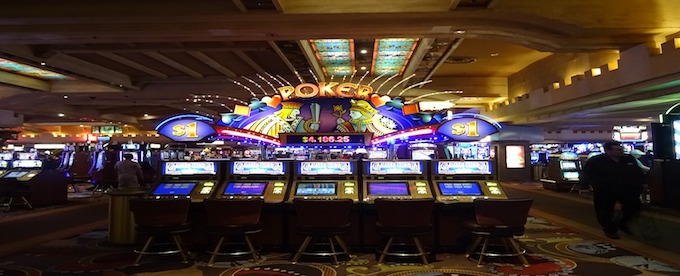 Het Centraal Register Uitsluiting Kansspelen (CRUKS): zowel offline als online aanwezig CRUKS in het casino: zowel offline als online