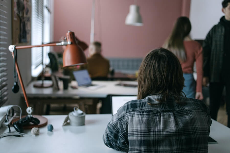 Meer en meer middelbare scholieren gokken online in Nederland